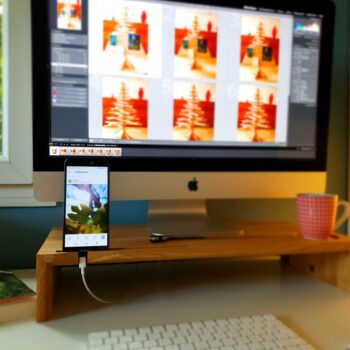 Réhausseur d'écran en bois